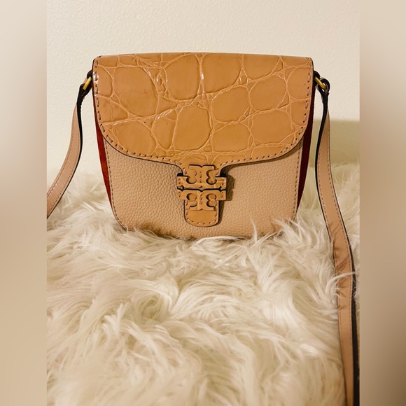 Tory Burch MCGRAW EMBOSSED CROSS-BODY - Picture 2 of 9
